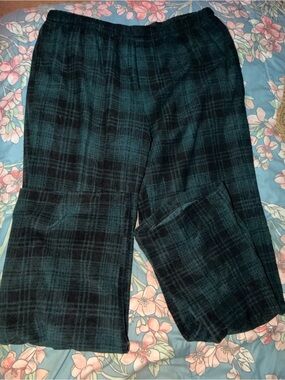 SKIMS Dark Green and Black Plaid Lounge Pajama Pants